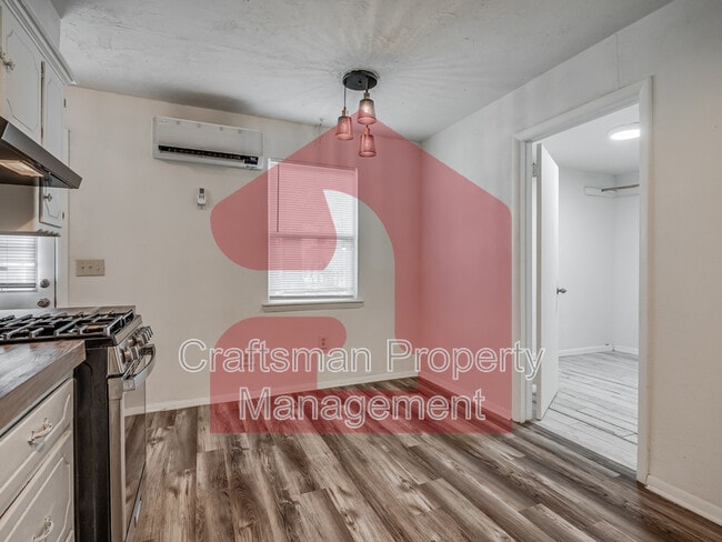 Building Photo - 224 W 5th St