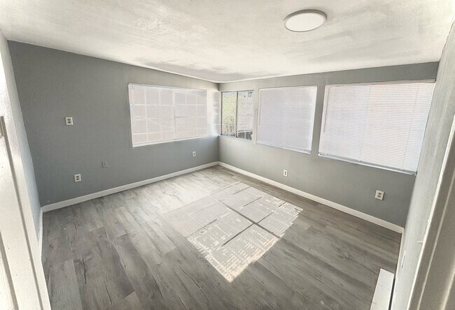 Building Photo - 2358 E 3rd St