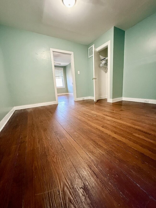 Building Photo - 124 W Hamburg St