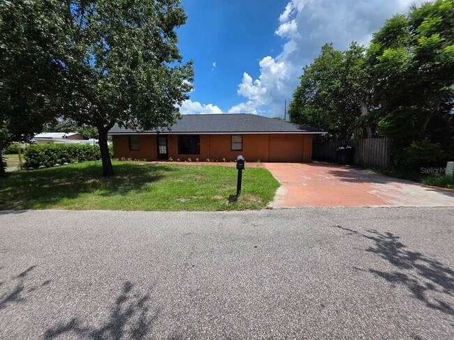 Primary Photo - 1947 Sunset Ln