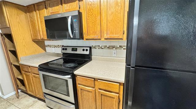 Building Photo - 2300 Balsam Dr