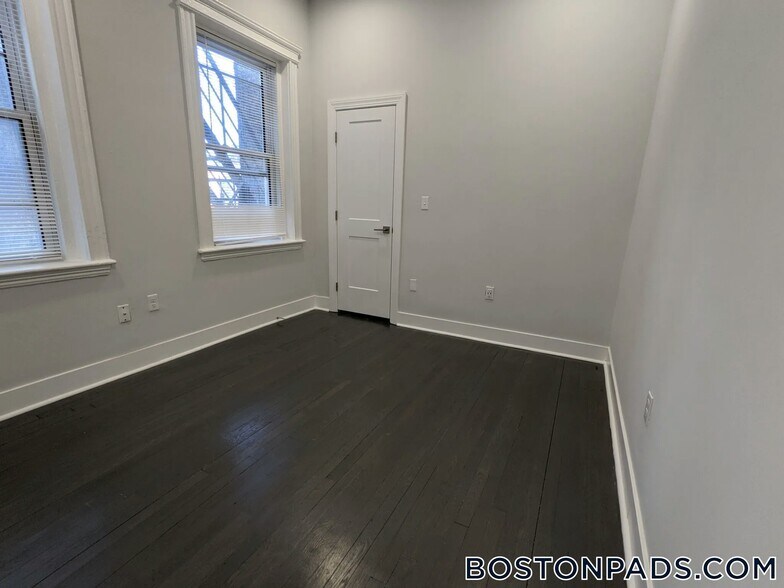 Building Photo - 120 Peterborough St