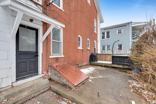 Building Photo - 109 N Sixth St