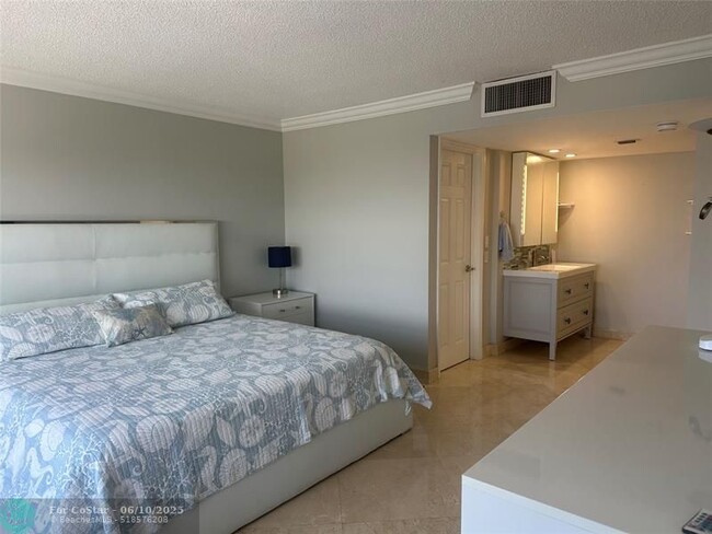 Building Photo - 3500 Galt Ocean Dr