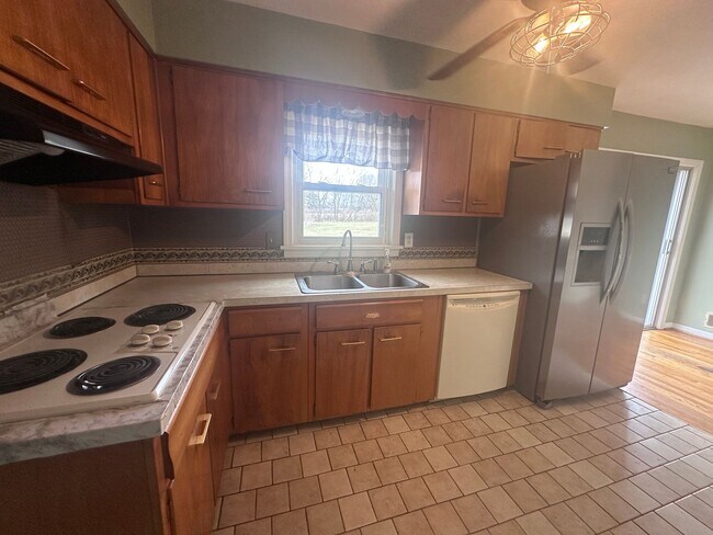 Building Photo - 3 bed, 2 full bath House in 40218 - $2,000/month