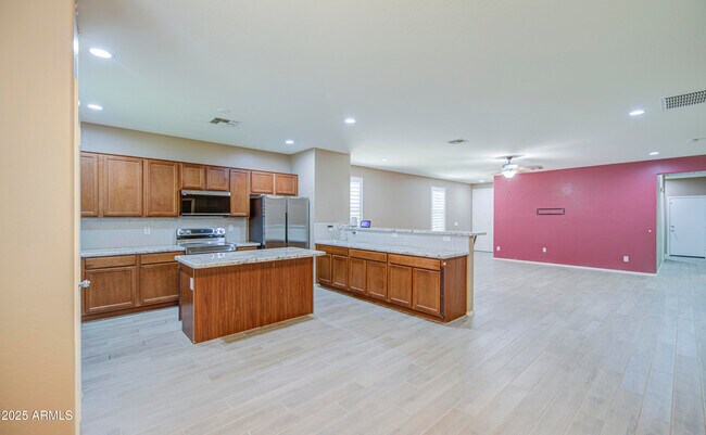 Building Photo - 6826 W Charter Oak Rd