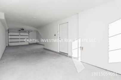 Building Photo - 1689 S W Temple St