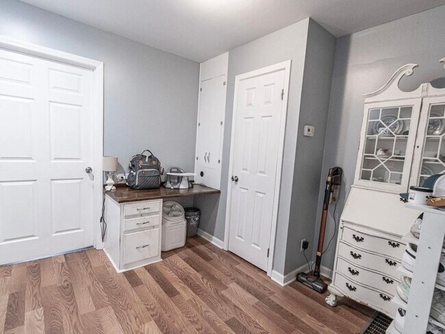 Building Photo - 379 Red Fox Rd