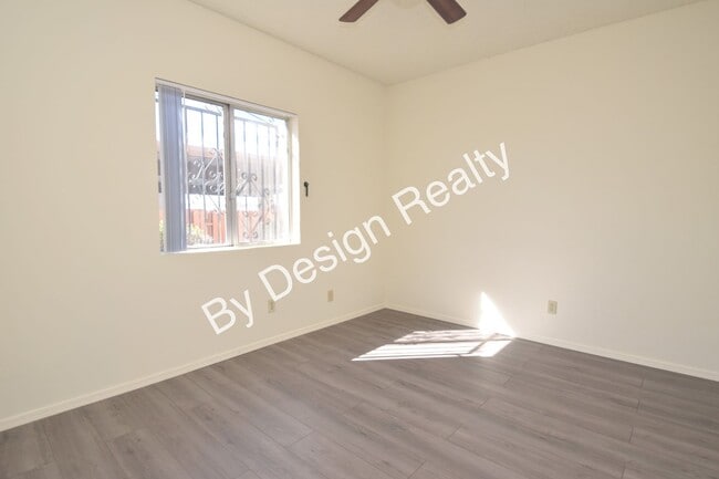 Building Photo - Pantano Parkway Townhome - Steps from The Loop