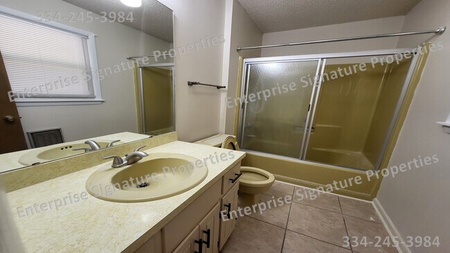 Building Photo - 2500 Neal Metcalf Rd