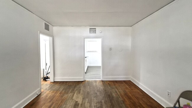 Building Photo - 21 Woodlawn Ave