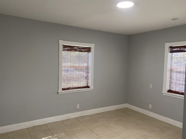 Building Photo - 2 bedroom 1 Bath House - Utilities Included