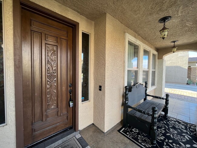 Building Photo - 5 Bedroom Home in the Montelena Neighborho...