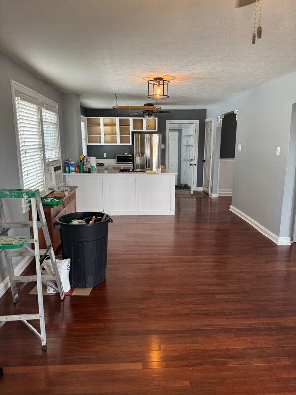 Building Photo - 548 Elm Ave