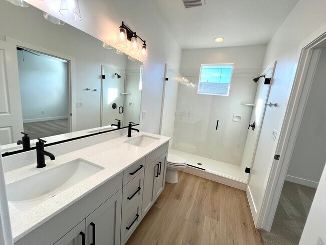 Building Photo - Townhome in Woodland Estates - Pool Access