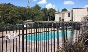 Building Photo - Great 2 bed, 1.5 Bath Condo with Garage in...