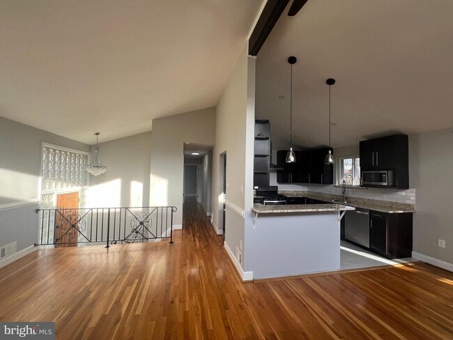 Building Photo - 10123 Eastlake Dr