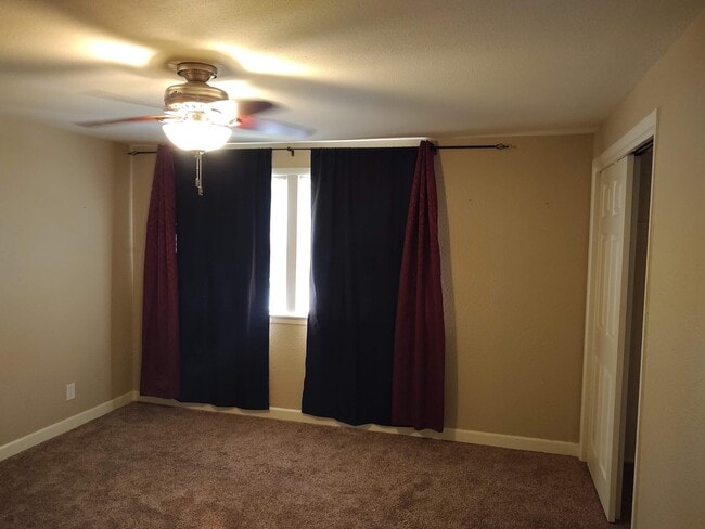 Building Photo - ALL PROSPECTIVE TENANTS MUST SUBMIT A $58 NON-REFUNDABLE APPLICATION FEE PER APPLICANT ONLINE AND...
