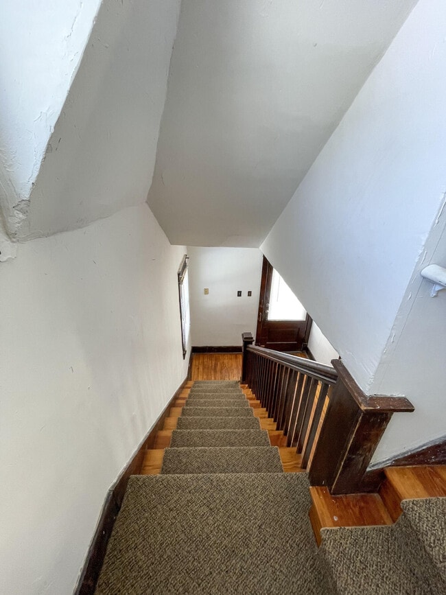 Building Photo - 21 Anderson Ave