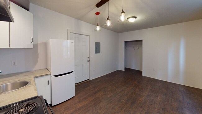 Building Photo - 108 S Hosmer St