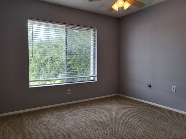 Building Photo - Fruitville & Tuttle area