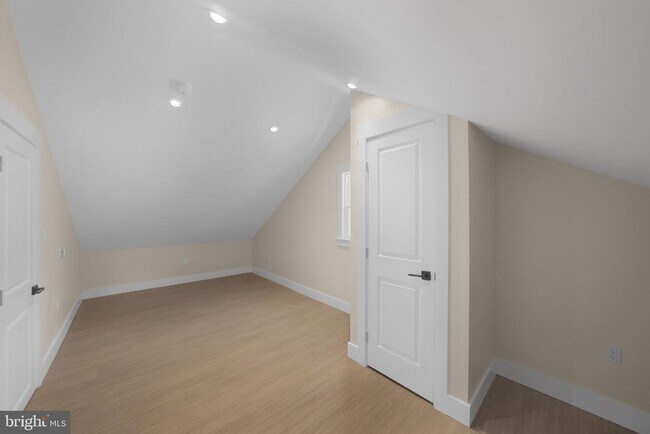 Building Photo - 71 Dreamland Park Dr