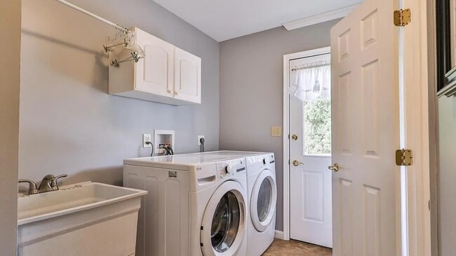 Building Photo - 4165 Cartier Dr