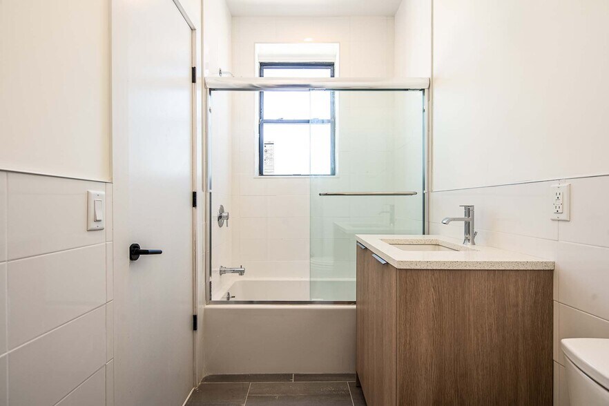 main bathroom - 105 South St