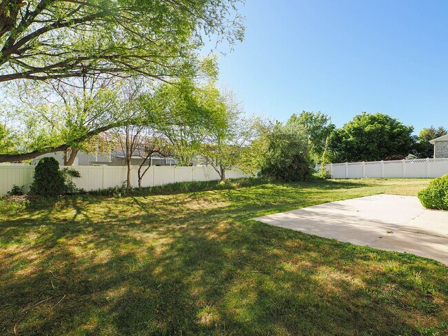 Building Photo - Beautiful House in West Jordan
