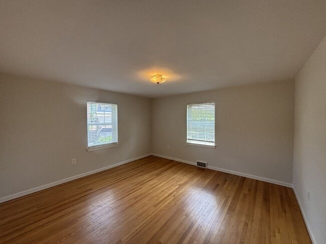 Building Photo - 3/4 Bedroom Emmaus Rental $2,200 Month