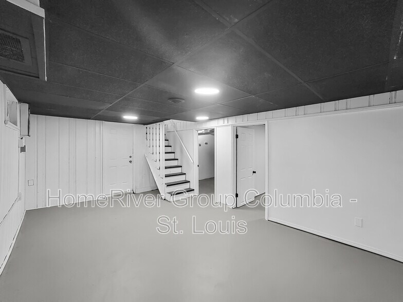 Building Photo - 7445 Calvin Ave