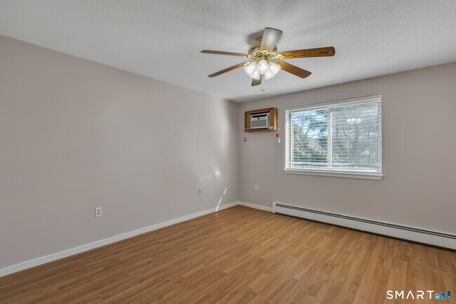 Building Photo - 60 Old Town Rd