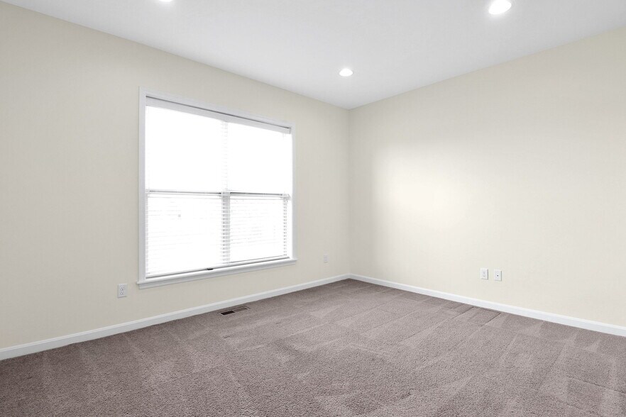 Building Photo - 6743 Palmetto Dr