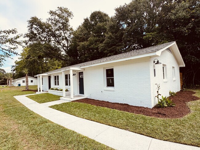 Building Photo - 4215 Peachtree Ave