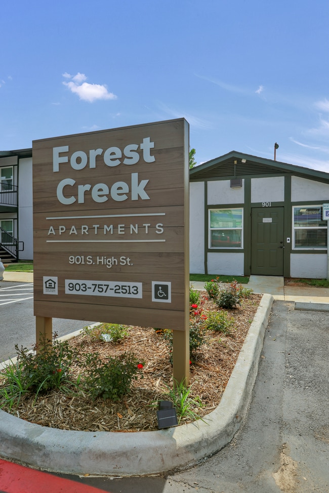 Community Entrance Sign - Forest Creek Apartments