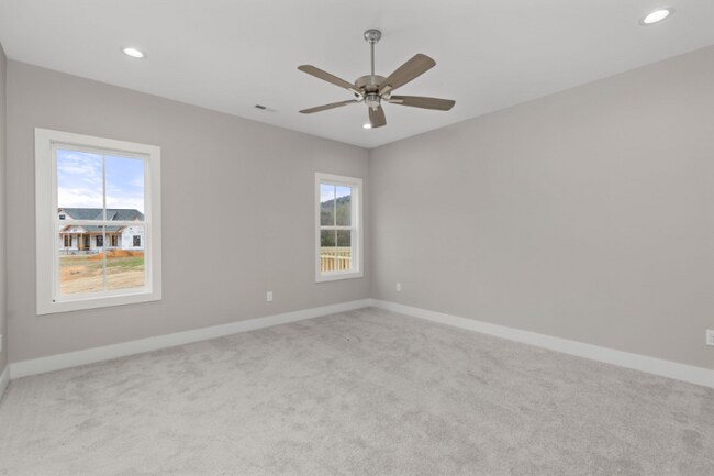 Building Photo - 219 Bush Rd SE