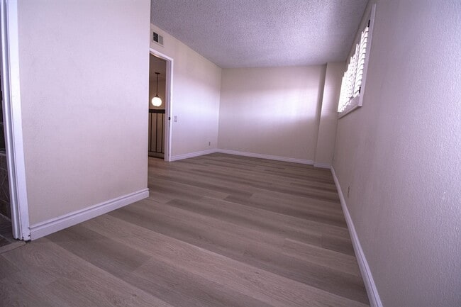 Building Photo - 848 W Huntington Dr