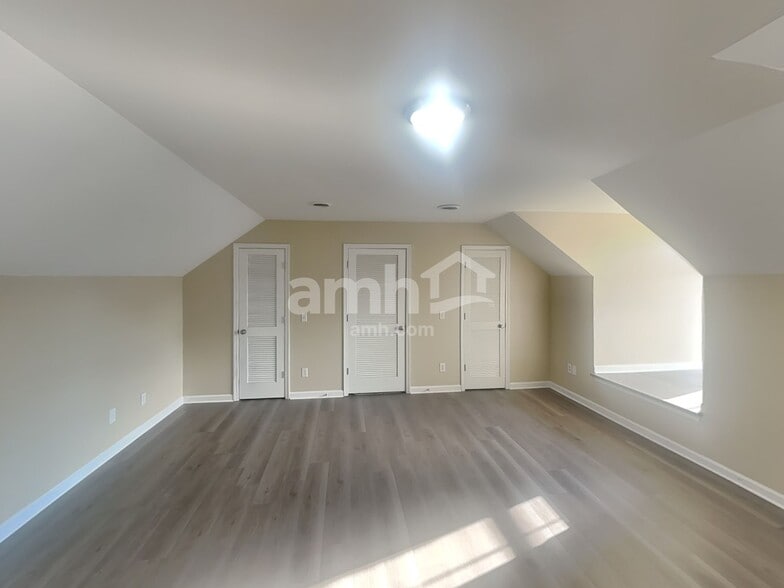 Building Photo - 602 Glenties Dr