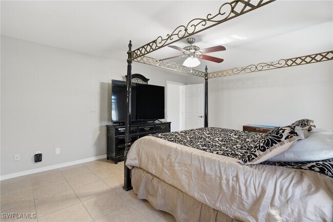 Building Photo - 4421 SW 14th Pl