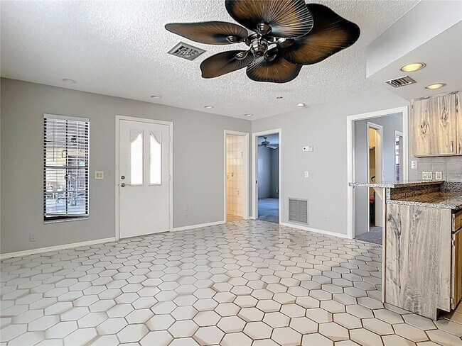 Building Photo - 813 Ormond St
