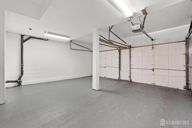 Building Photo - 1606 Madaline Dr