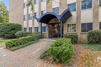 Building Photo - Welcome to modern living in the heart of Ghent!