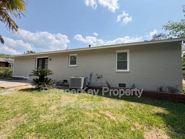 Building Photo - 5613 Pollman St