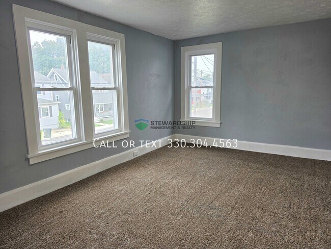 Building Photo - 885 Wales Rd NE