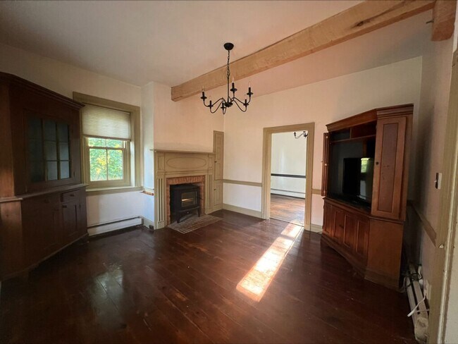 Building Photo - 898 Menges Mills Rd