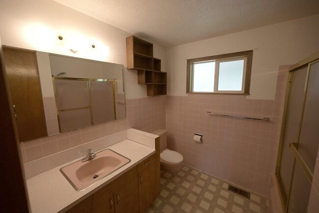 Building Photo - 4 bed, 2 bath, split level home in Sequim,...