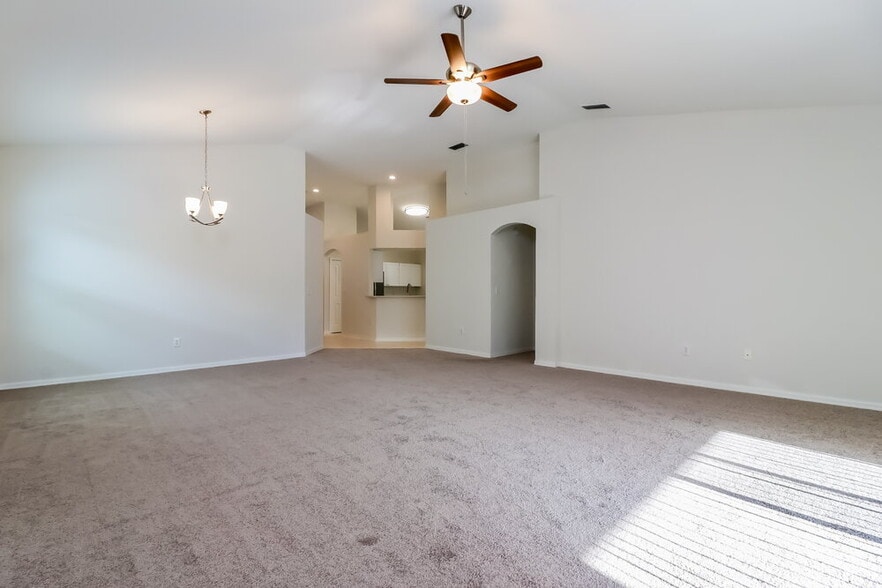 Building Photo - 1243 Maximilian Dr