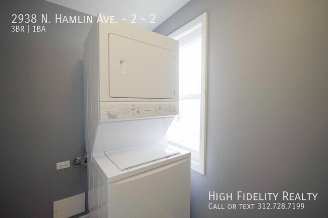 Building Photo - 2938 N Hamlin Ave