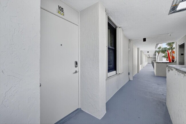 Building Photo - 10680 S Ocean Dr