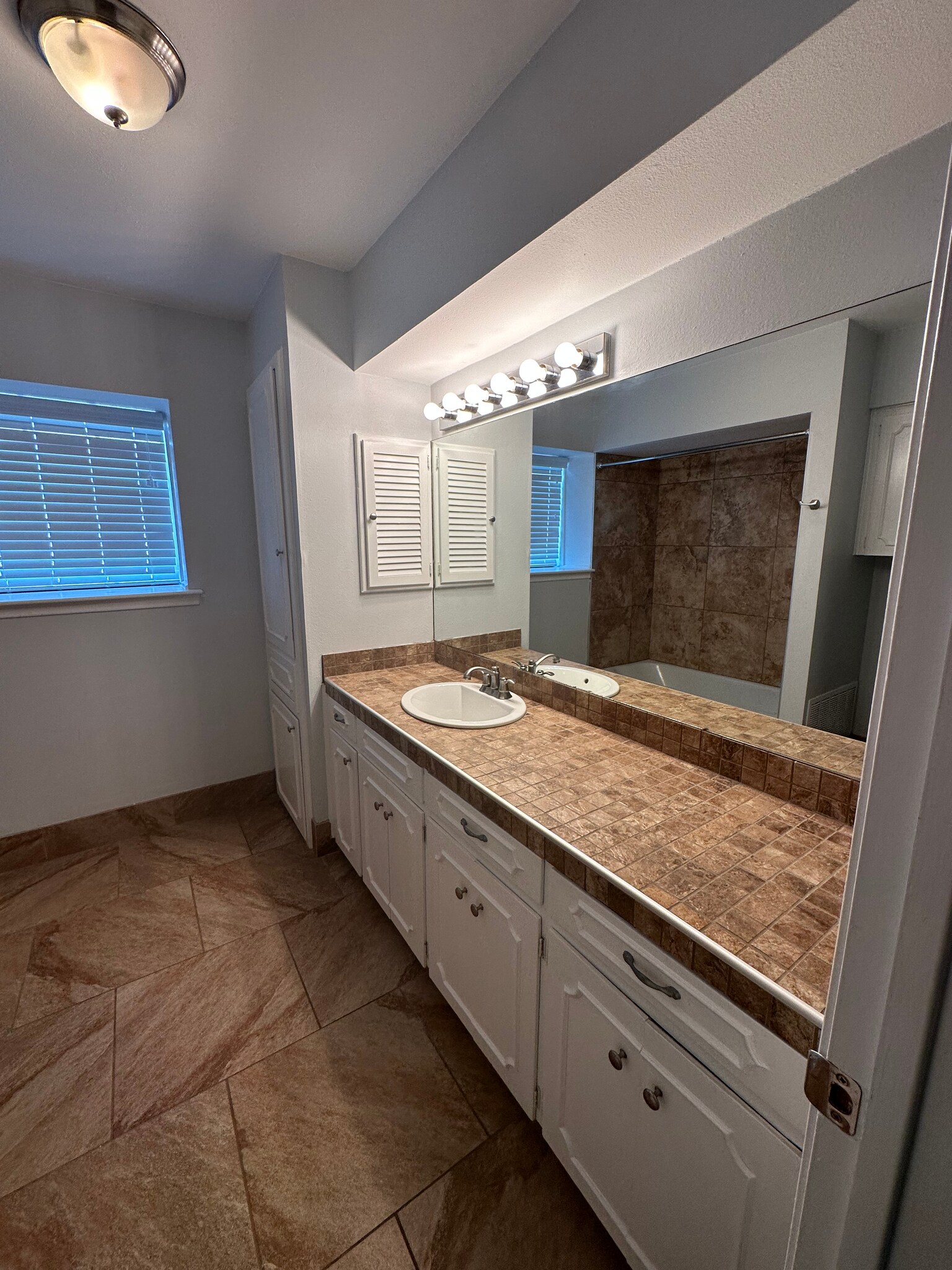 Building Photo - 3730 Fairfield Ave